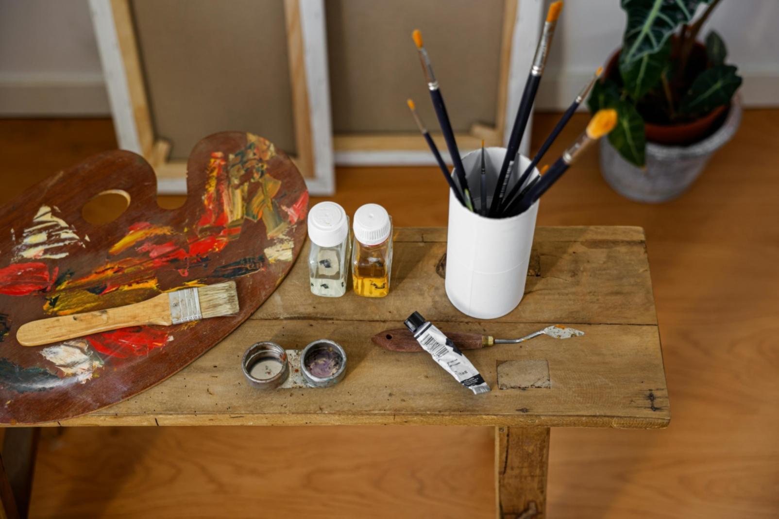 Espacio de trabajo dedicado al dibujo del natural en lintharevo, mostrando el ambiente donde desarrollamos nuestros programas formativos